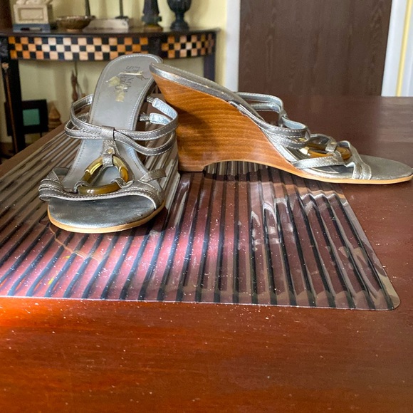 Beautiful Frango Sarto Silver Leather Sandals - Picture 2 of 4